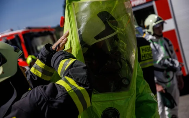 FOTO: V rámci cvičení hasiči likvidovali 400 litrů nebezpečné kapaliny