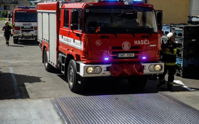 FOTO: V rámci cvičení hasiči likvidovali 400 litrů nebezpečné kapaliny