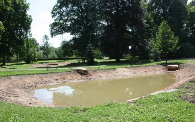 Výstavba tůní a přivaděče vody
