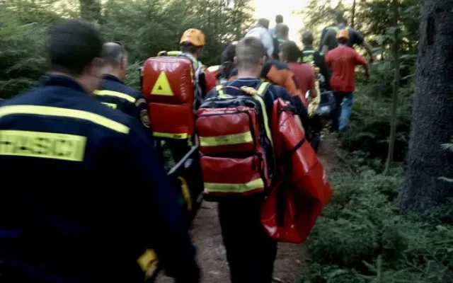 Zásah záchranářů a hasičů v Adršpašských skalách