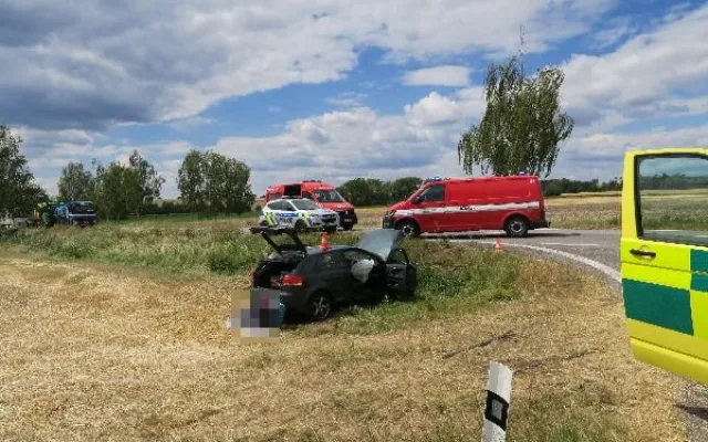 Nehoda osobního auta s traktorem