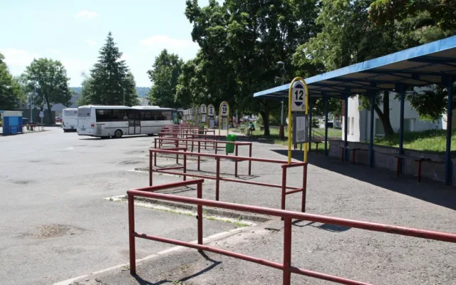 Nové autobusové nádraží ve Dvoře Králové postaví architekti z Brna. Radnice vizualizaci zatím neukáže