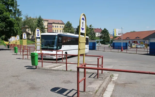 Nové autobusové nádraží ve Dvoře Králové postaví architekti z Brna. Radnice vizualizaci zatím neukáže