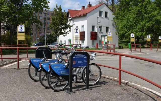 Nové autobusové nádraží ve Dvoře Králové postaví architekti z Brna. Radnice vizualizaci zatím neukáže