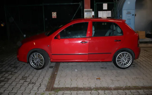 Muž se vloupal do pěti desítek aut. Za podobné chování už seděl, teď mu hrozí osm let