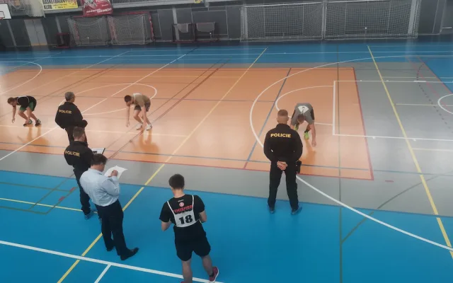 Zájemci o práci u Policie ČR si ve Skutči vyzkoušeli fyzotesty na(ne)čisto