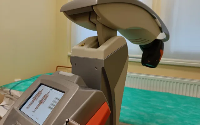 Nemocnice v Trutnově používá speciální laser. Zkracuje dobu léčby a pomáhá s covidem