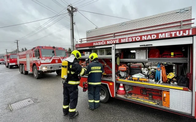 zásah hasičů při požáru rodinného domu v Jestřebí