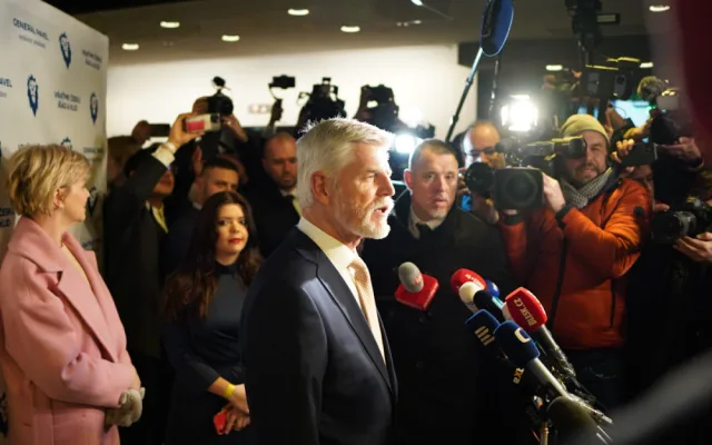 Začalo sčítání hlasů. Petr Pavel průběžně poráží Andreje Babiše