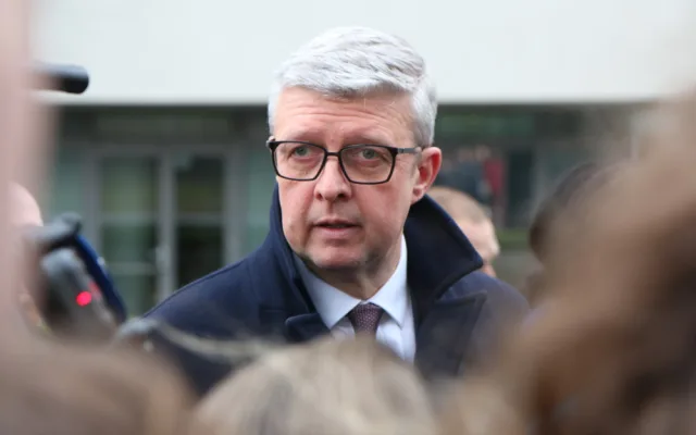 Začalo sčítání hlasů. Petr Pavel průběžně poráží Andreje Babiše