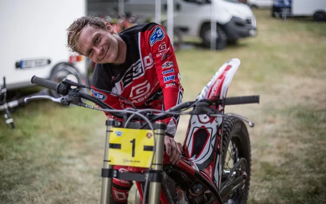 Martin Matějíček při moto trialu