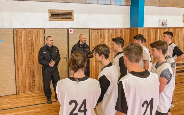 V hradeckém kraji chybí přes 200 policistů. Nováčky hledají i v řadách studentů