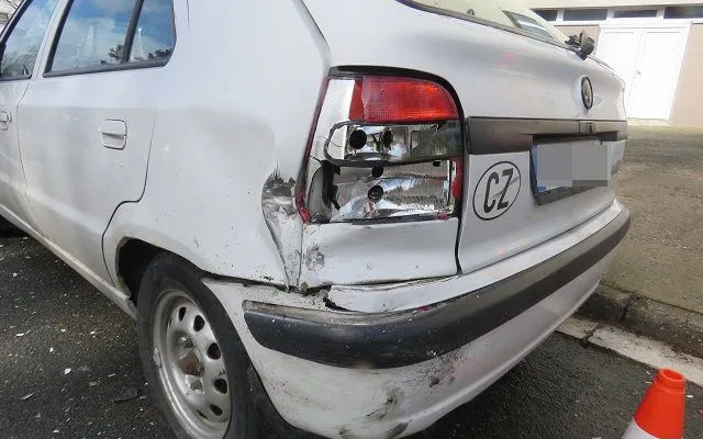 Policie řeší opilce za volantem. Jeden naboural pět aut a skončil na záchytce