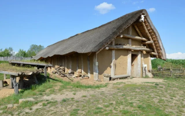 Všestarský archeopark nabídne Dny živé archeologie, sezona začne co nevidět