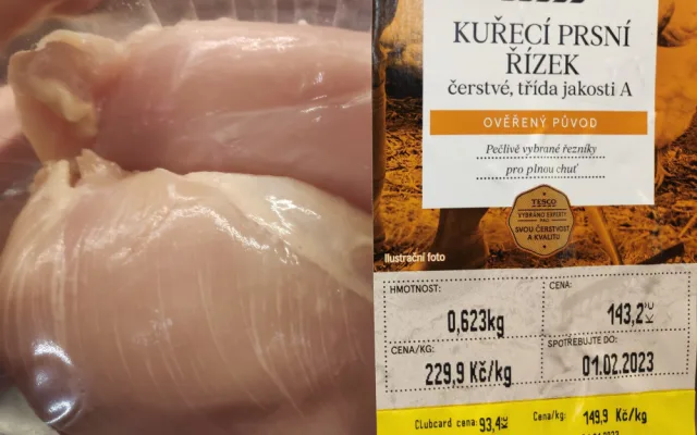 Řetězce nabízí maso z nemocných kuřat, tvrdí spolek. Důkazem jsou bílá vlákna