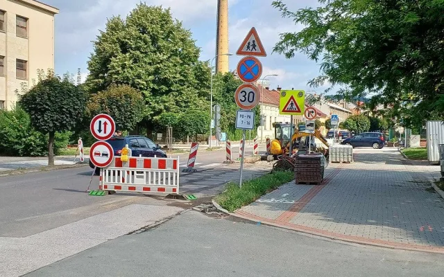 Přecházení Husovy ulice v Hořicích bude bezpečnější