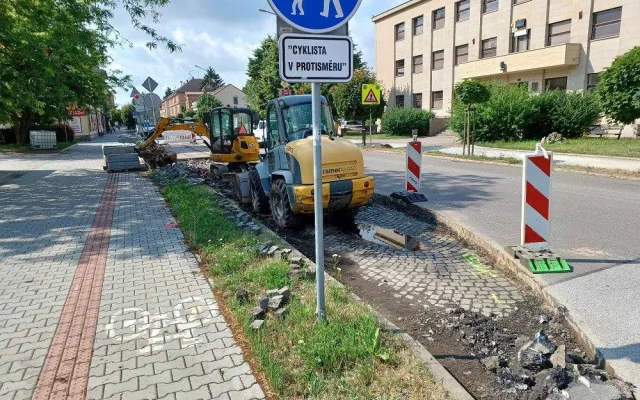 Přecházení Husovy ulice v Hořicích bude bezpečnější