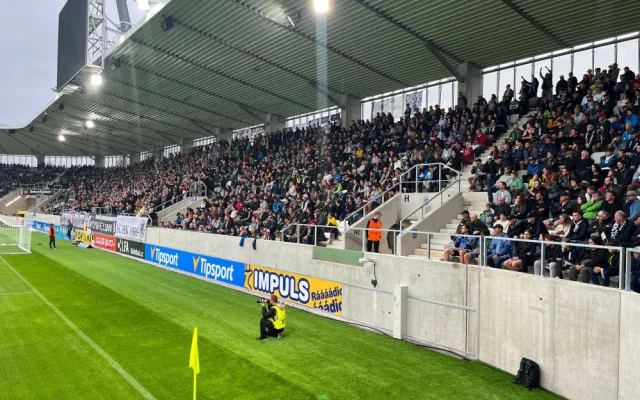 První zápas v nové aréně potrápil výpadek elektřiny i počasí. Hradec Králové nakonec vyhrál
