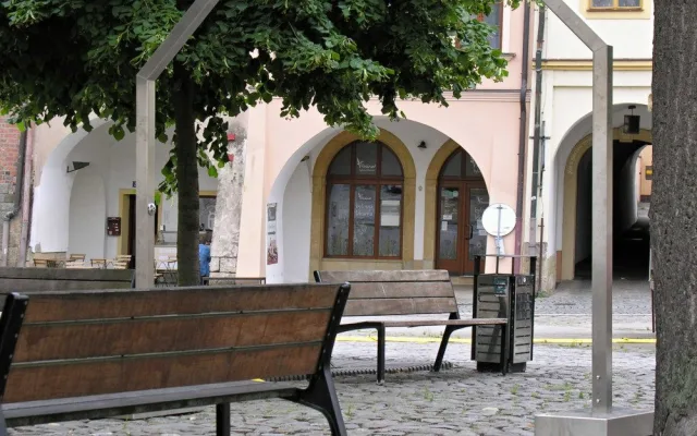 V Hradci Králové začalo fungovat pět nových mlhových bran