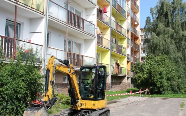 Ve Dvoře Králové se začala opravovat kanalizace. Některé práce omezí dopravu a parkování