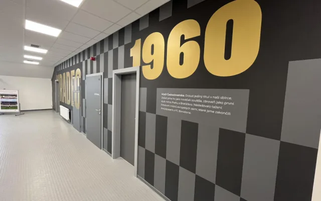 V Hradci Králové se otevřel nový fotbalový stadion. Fotbalovou část si dnes prohlédla veřejnost
