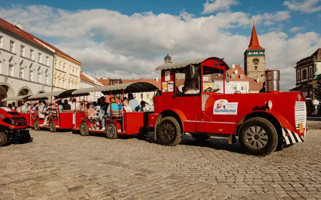 Pohádkový festival v Jičíně navštívily desítky tisíc lidí. Úspěch měl i videomapping