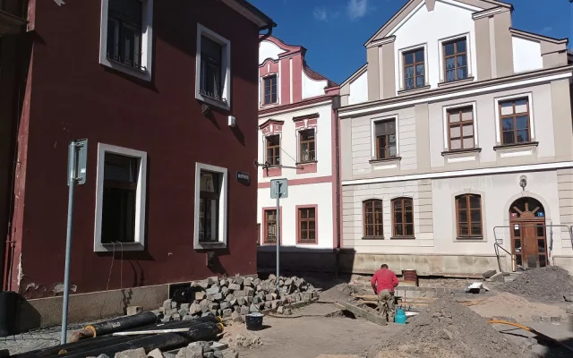 Hradečtí archeologové objevili další důkazy o přemyslovském hradišti