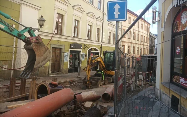 Hradeckým Kopečkem neprojedou auta ještě dva měsíce
