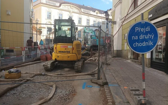 Hradeckým Kopečkem neprojedou auta ještě dva měsíce