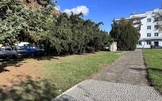 Hradec Králové přebuduje prostor vedle křižovatky Koruna. Dopravu zatím řešit nebude