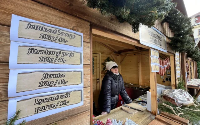 ANKETA: Svařák za šedesát, punč za padesát korun, v Hradci začaly vánoční trhy