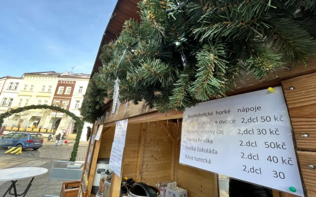 ANKETA: Svařák za šedesát, punč za padesát korun, v Hradci začaly vánoční trhy