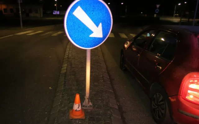 Řidič pod vlivem způsobil dopravní nehodu. Zavolal na sebe policii
