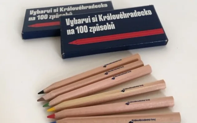 Nové upomínkové předměty kraje sází na tradici