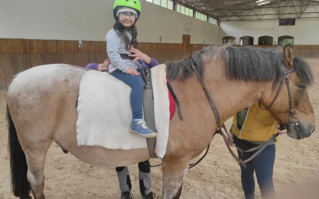Předčasný příchod na svět, nízká porodní váha, krvácení do mozku. Přesto díky lásce a péči rodičů dělá Maruška obrovské pokroky