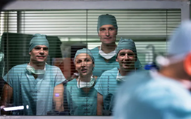 Česká televize odvysílala poslední díl seriálu Smysl pro Tumor natočený v Hradci Králové. Slaví úspěch