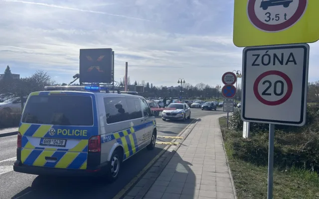 Policie evakuovala kampus Univerzity Hradec Králové. Anonym vyhrožoval střelbou