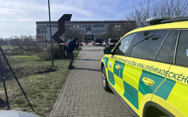 Policie evakuovala kampus Univerzity Hradec Králové. Anonym vyhrožoval střelbou