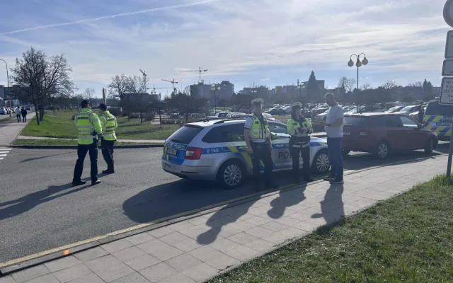 Policie evakuovala kampus Univerzity Hradec Králové. Anonym vyhrožoval střelbou