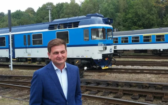 O investicích do krajské silniční a železniční sítě s hejtmanem v Královéhradeckého kraje