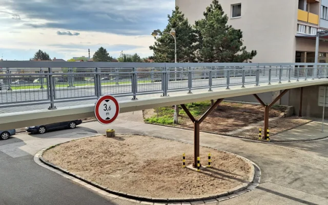 Na Benešově třídě v Hradci Králové otevřeli novou lávku za více než deset milionů