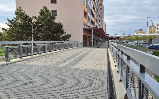 Na Benešově třídě v Hradci Králové otevřeli novou lávku za více než deset milionů