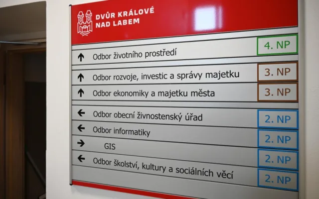 Dvůr Králové dokončil opravu bývalé ZŠ Komenského. Změnila se v administrativní budovu úřadu