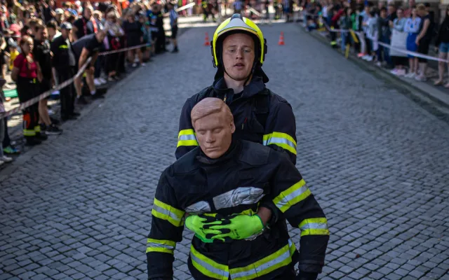 Lidé obdivovali na náměstí v Jičíně hasiče v akci