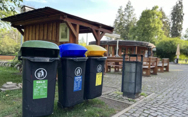 ANKETA: Hradec Králové zaplavily nové barevné koše