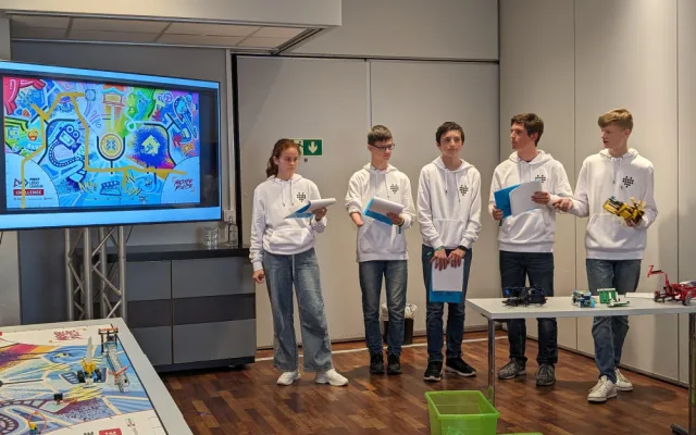 Školáci z DDM v Hradci Králové zazářili na mezinárodní soutěži robotiky v Norsku