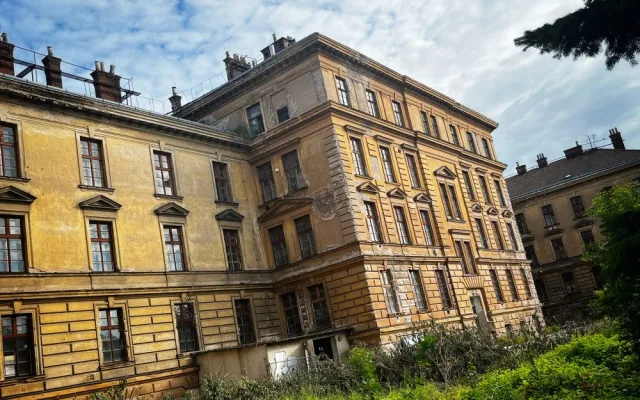 Startuje rekonstrukce Vrbenského kasáren v centru Hradce Králové