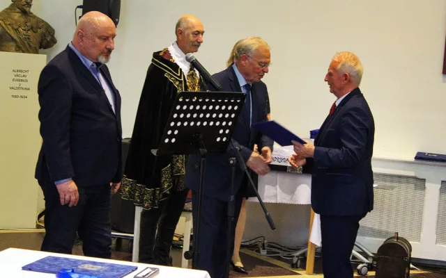 Jičín prodloužil spolupráce s partnerskými městy. K podpisu došlo na Valdštejnských slavnostech