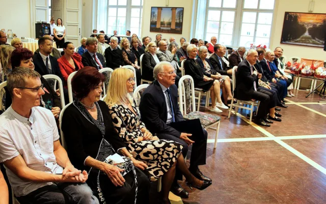 Jičín prodloužil spolupráce s partnerskými městy. K podpisu došlo na Valdštejnských slavnostech