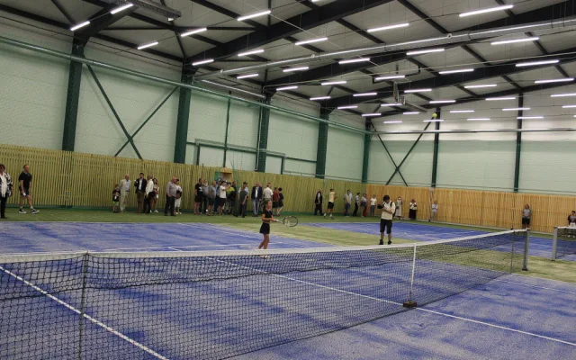 Jičín má novou sportovní halu. Sloužit bude pro tenis, badminton a další sporty